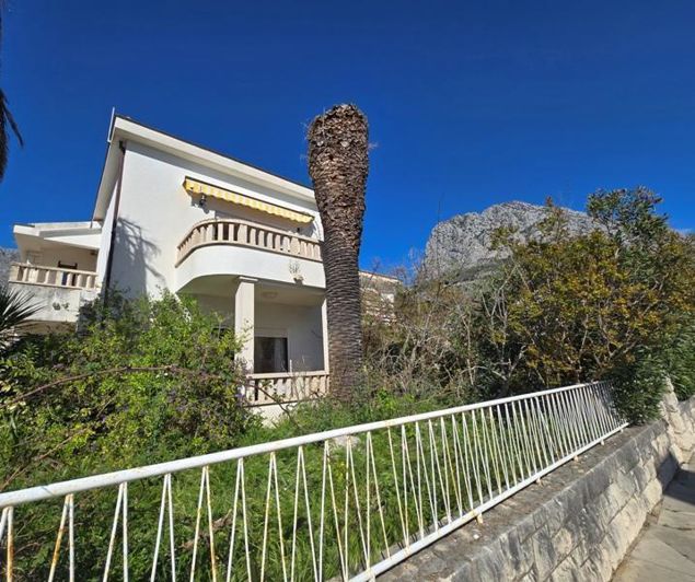 Image No.13-7 Bed Property for sale