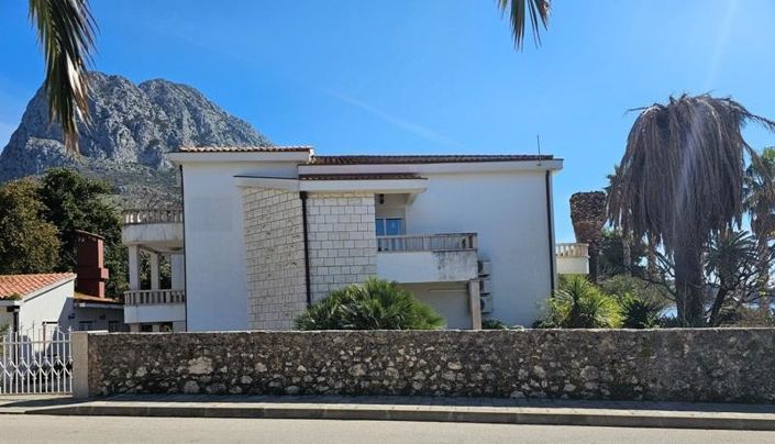 Image No.6-7 Bed Property for sale