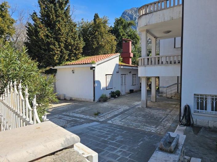 Image No.7-7 Bed Property for sale