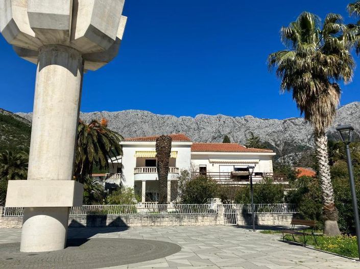 Image No.9-7 Bed Property for sale