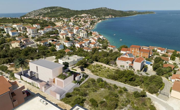 Image No.12-3 Bed Property for sale