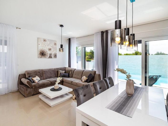 Image No.12-3 Bed Property for sale