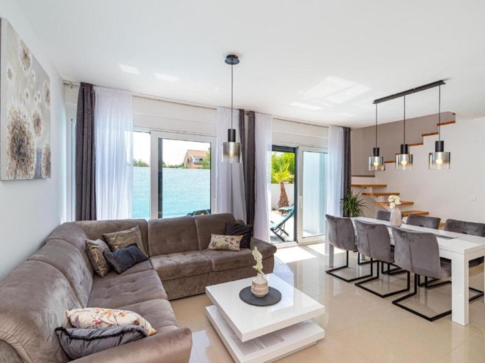 Image No.13-3 Bed Property for sale