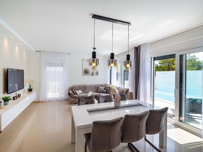 Image No.14-3 Bed Property for sale