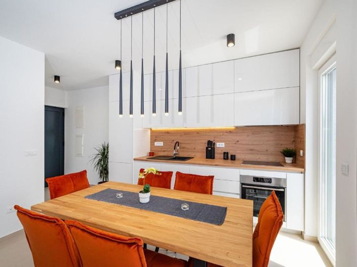 Image No.18-3 Bed Property for sale