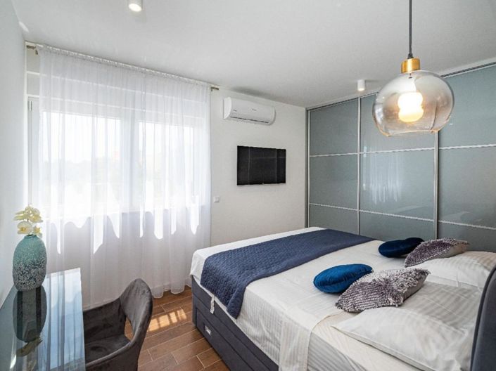 Image No.20-3 Bed Property for sale