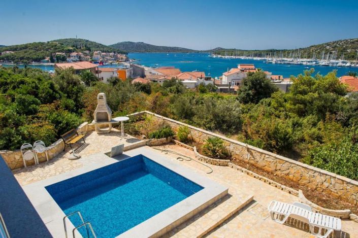 Image No.1-5 Bed Property for sale