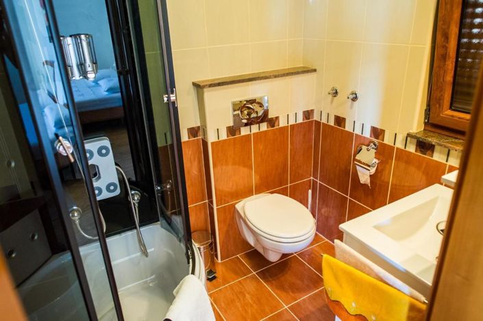 Image No.13-5 Bed Property for sale