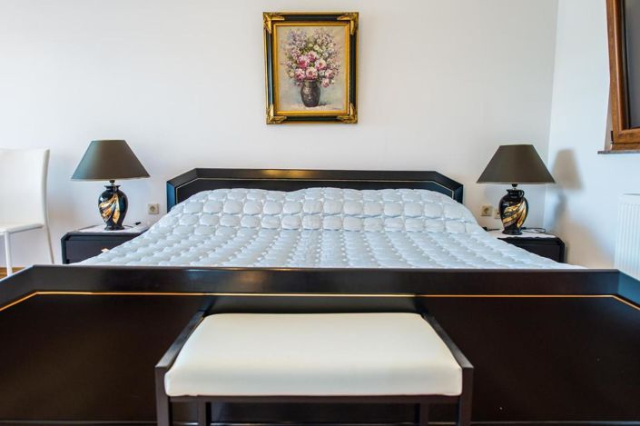 Image No.9-5 Bed Property for sale