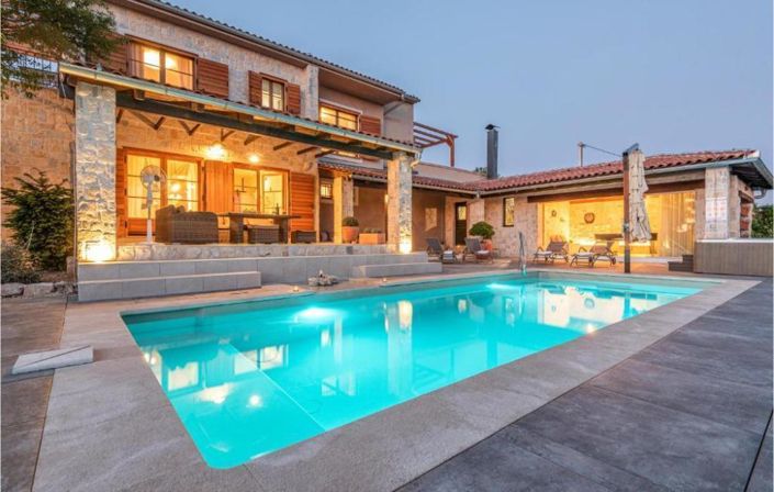 Image No.16-4 Bed Property for sale