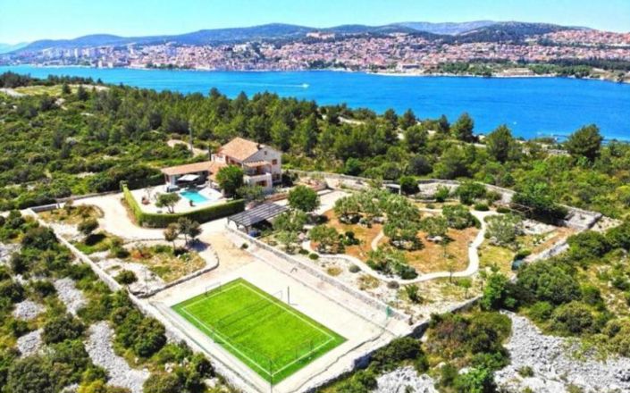 Image No.2-4 Bed Property for sale