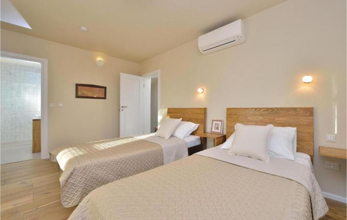 Image No.25-4 Bed Property for sale