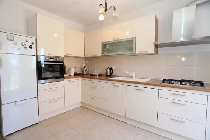 Image No.12-4 Bed Property for sale