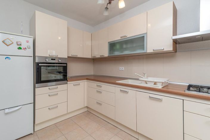 Image No.20-4 Bed Property for sale