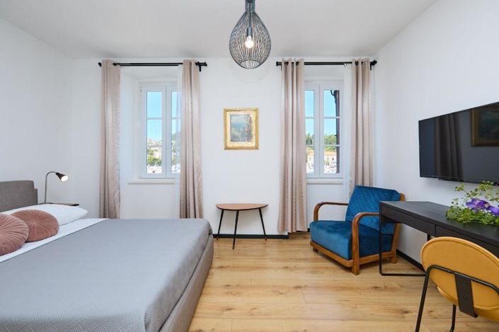 Image No.18-11 Bed Property for sale