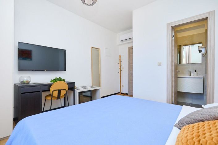 Image No.20-11 Bed Property for sale