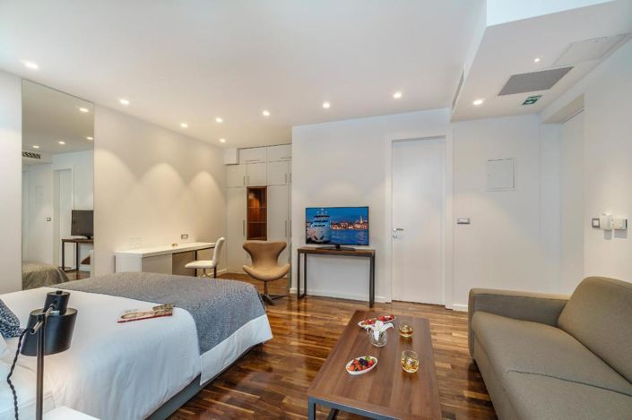 Image No.10-11 Bed Property for sale