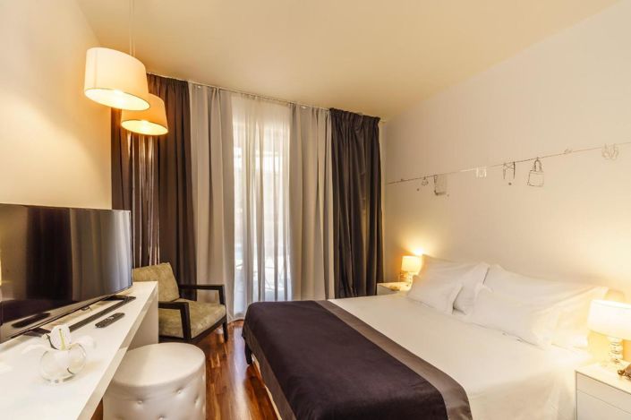 Image No.16-11 Bed Property for sale