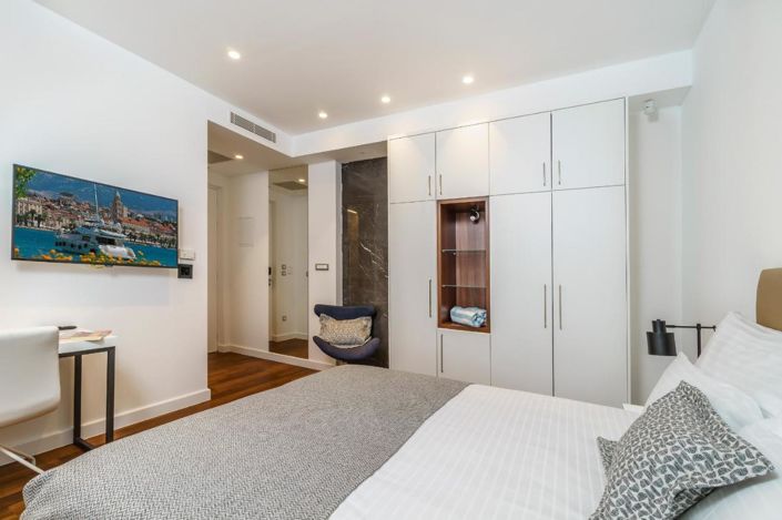 Image No.18-11 Bed Property for sale