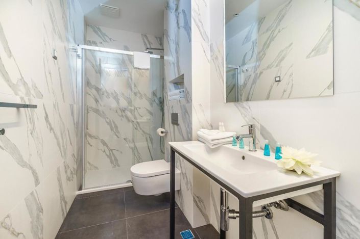 Image No.21-11 Bed Property for sale