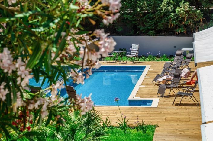 Image No.8-11 Bed Property for sale