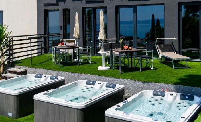 Image No.2-9 Bed Property for sale