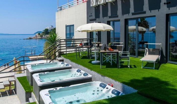 Image No.3-9 Bed Property for sale