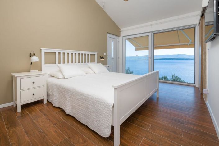 Image No.9-2 Bed Property for sale