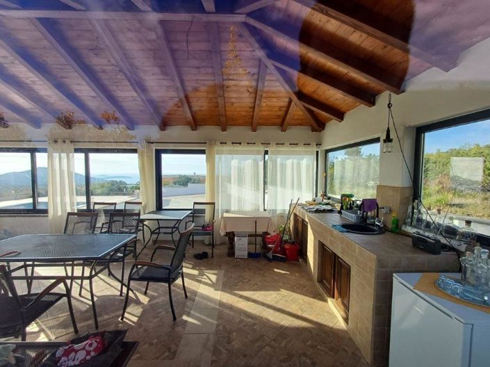 Image No.10-6 Bed Property for sale