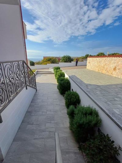 Image No.18-6 Bed Property for sale