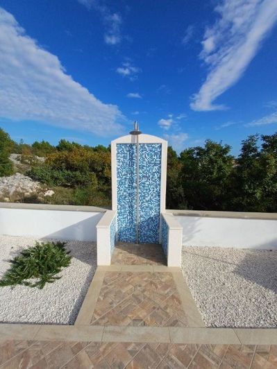 Image No.20-6 Bed Property for sale