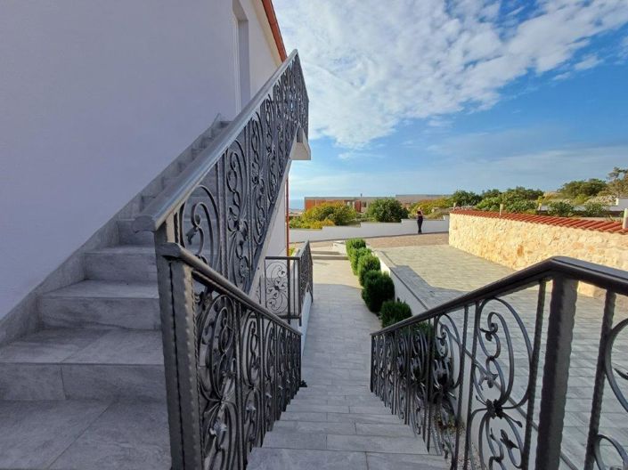 Image No.23-6 Bed Property for sale