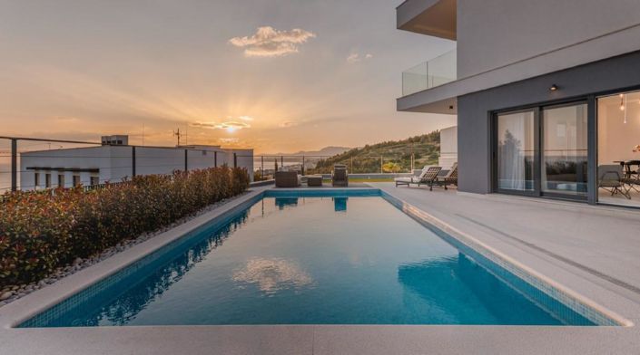 Image No.4-4 Bed Property for sale