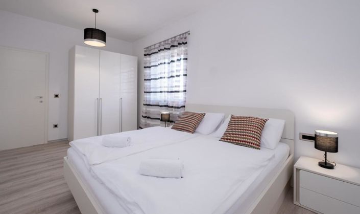 Image No.17-11 Bed Property for sale