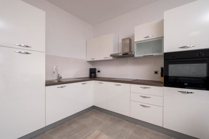 Image No.18-11 Bed Property for sale