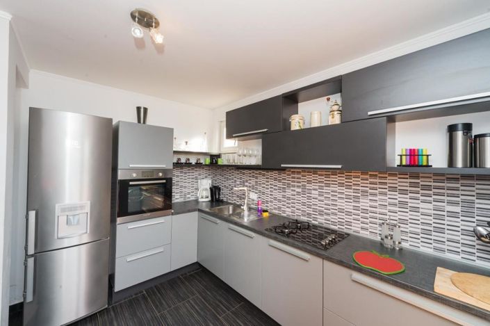 Image No.11-4 Bed Property for sale