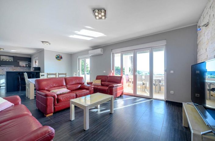 Image No.20-4 Bed Property for sale