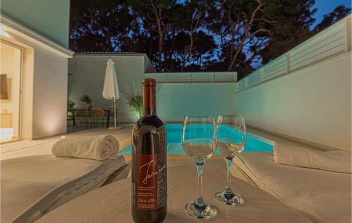 Image No.16-11 Bed Property for sale