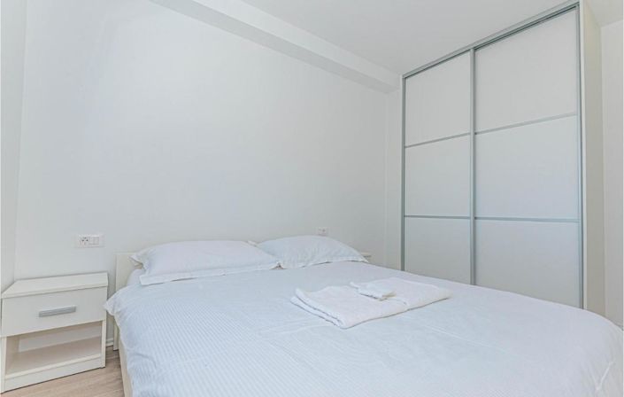 Image No.23-11 Bed Property for sale