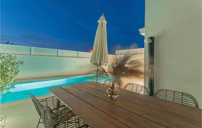 Image No.24-11 Bed Property for sale