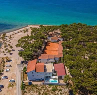 Image No.7-11 Bed Property for sale