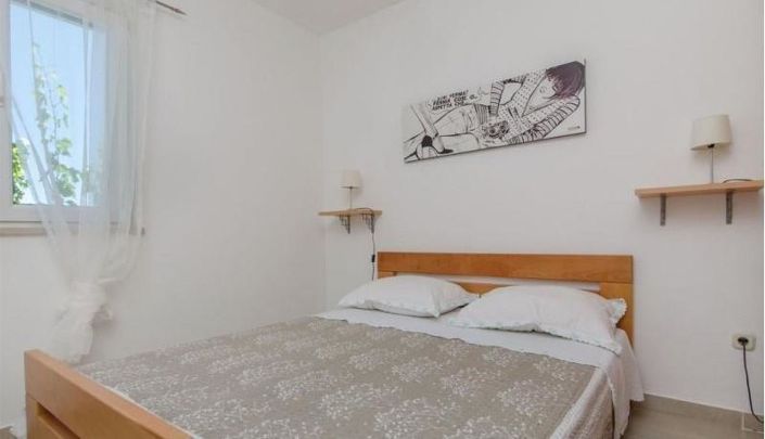 Image No.11-6 Bed Property for sale