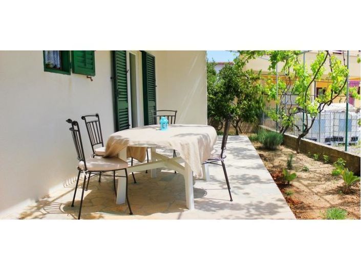 Image No.14-6 Bed Property for sale