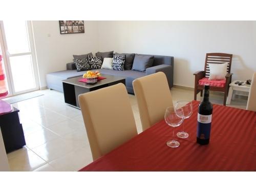 Image No.16-6 Bed Property for sale