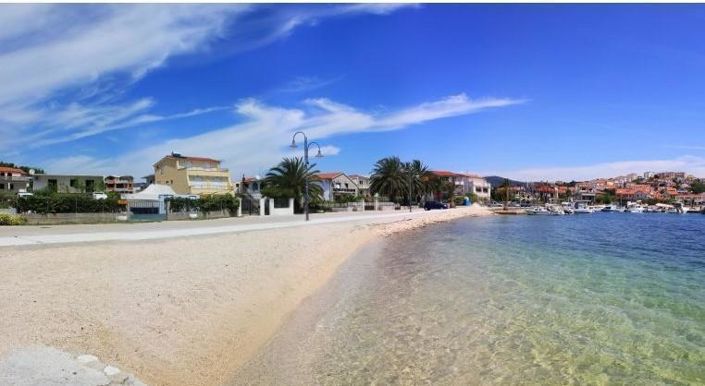 Image No.17-6 Bed Property for sale