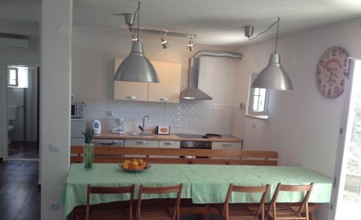 Image No.18-6 Bed Property for sale