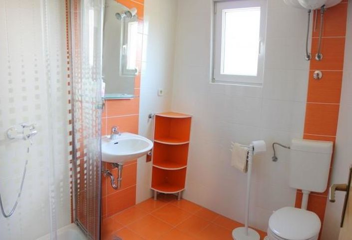 Image No.9-6 Bed Property for sale