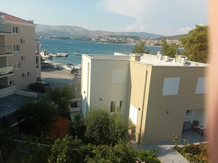 Image No.14-8 Bed Property for sale