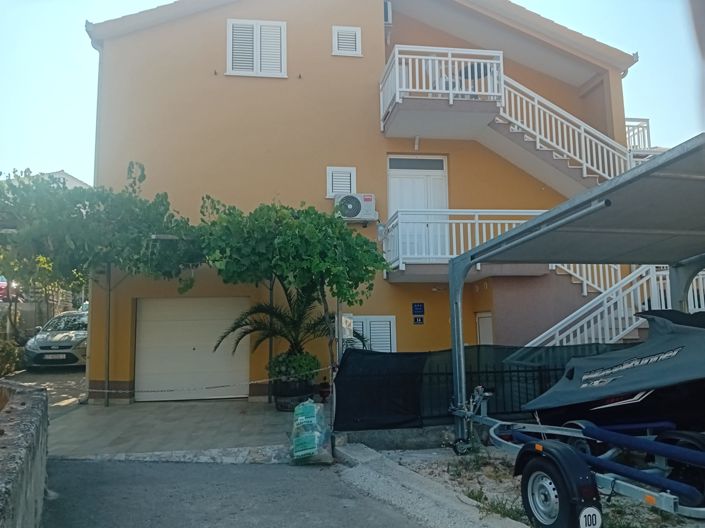 Image No.17-8 Bed Property for sale