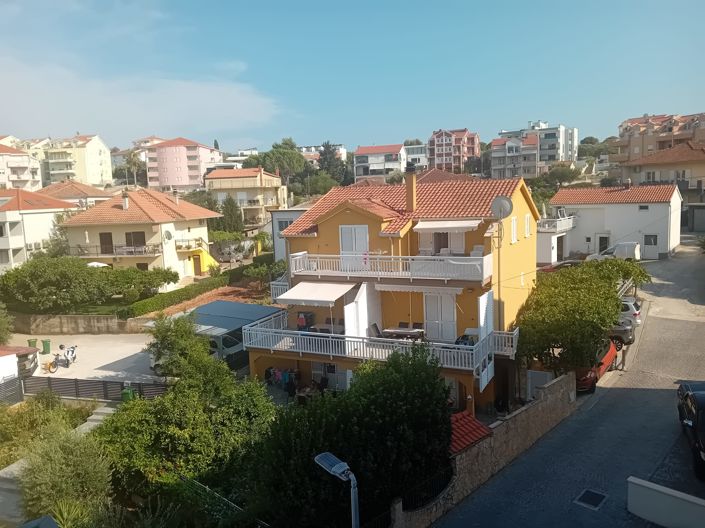 Image No.8-8 Bed Property for sale